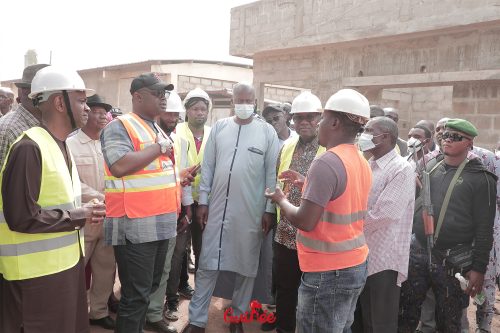 Le premier ministre sur le chantier de l’hôpital de Faranah