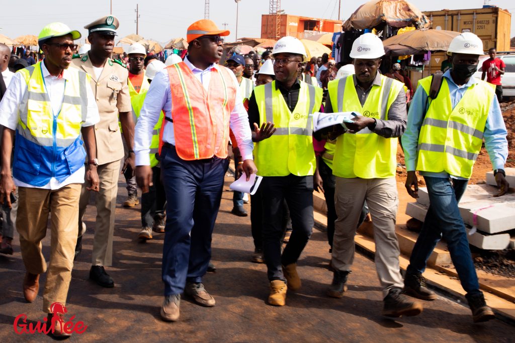 Le Premier Ministre, Dr Bernard GOUMOU visite les chantiers de kagbélen et du KM36