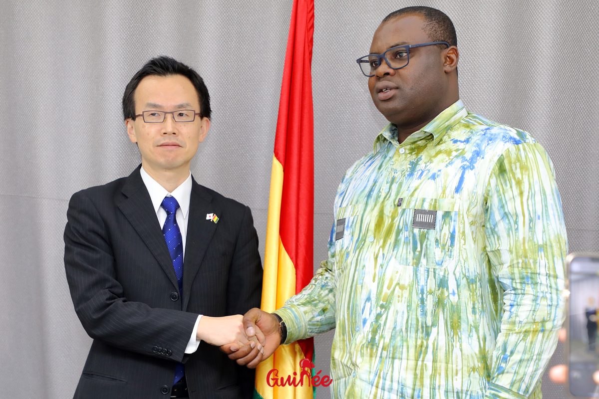Primature : le Premier ministre, Dr Bernard Goumou échange avec le Directeur Afrique du Ministère japonais des Affaires Etrangères