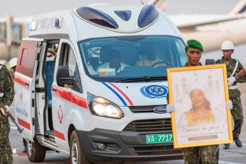 Le Président de la Transition accueille la dépouille de l'ex première dame de la République de Guinée