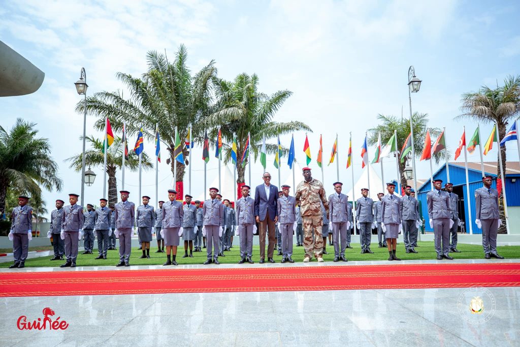Palais Mohammed V : les élèves de la 7eme du PMG reçoivent leurs attributs en présence des Chefs d’État Guinéen et Rwandais