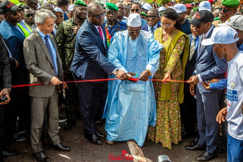 Ouvrage de franchissement : le Premier ministre, Dr Bernard Goumou inaugure le pont de Soumba 