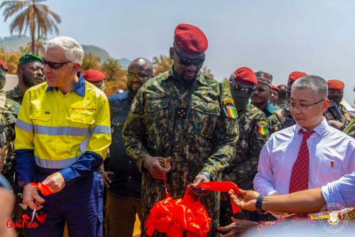 SIMANDOU Le Chef de l’État officie la cérémonie de pose de la première poutre du chemin de fer de la Compagnie du Trans-Guinéen