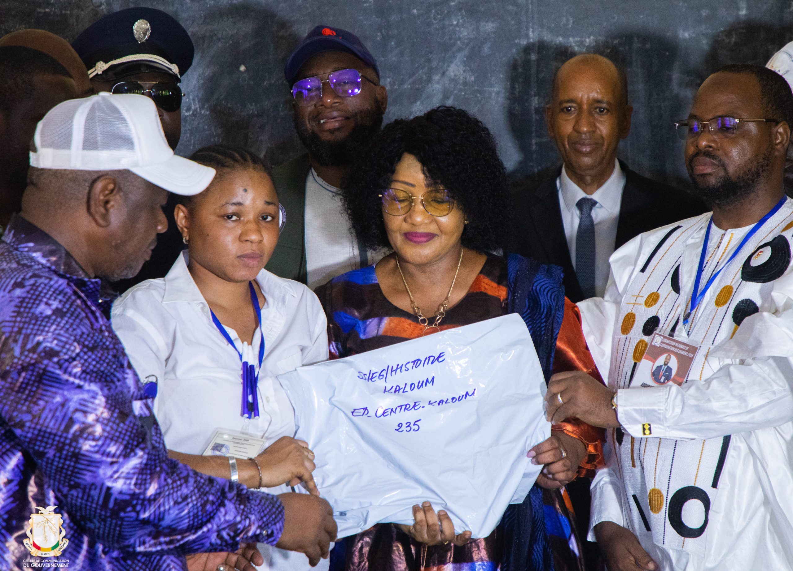 Baccalauréat unique session 2024-2025 : La Gouverneure de Conakry officie le lancement des épreuves dans la Commune de Kaloum